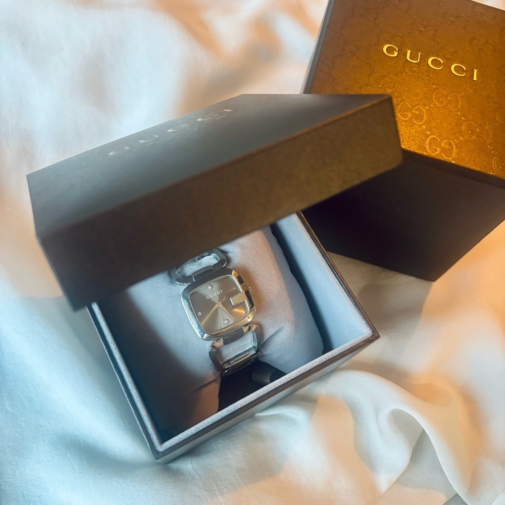 New In Box! G Gucci Silver Diamond Women’s Watch YA125401 - Picture 3 of 7